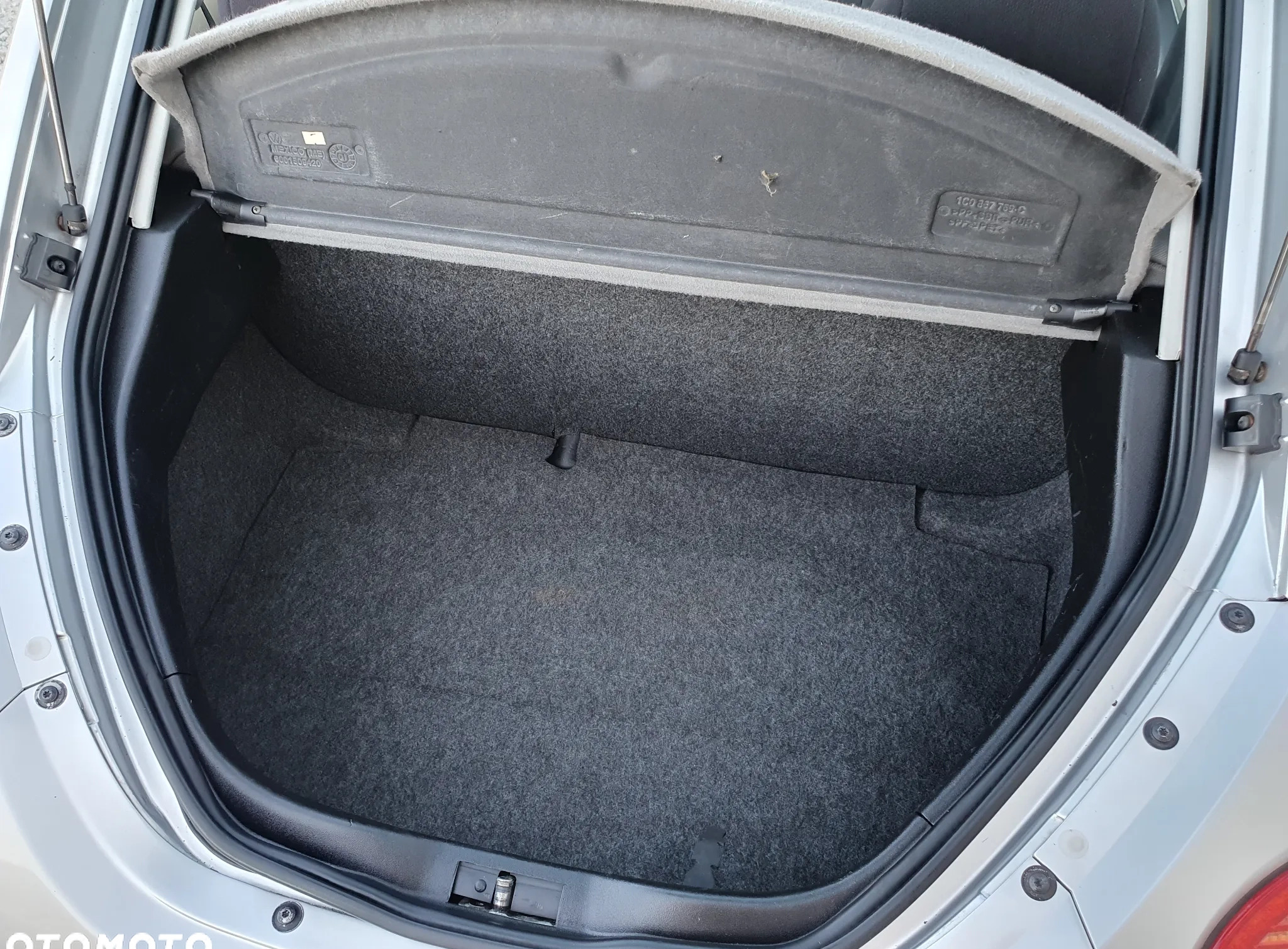 Volkswagen New Beetle cena 9900 przebieg: 150000, rok produkcji 2001 z Chocianów małe 172
